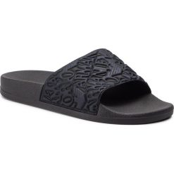 Klapki EMPORIO ARMANI - X4PS03 XL830 00005 Black Iris. Czarne klapki męskie Emporio Armani, bez wzorów, z tworzywa sztucznego, bez zapięcia. W wyprzedaży za 179.00 zł.