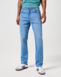 WRANGLER RIVER MĘSKIE SPODNIE JEANSOWE JEANSY DŻINSY CLEVER W112351255. Niebieskie spodnie materiałowe męskie Wrangler, bez wzorów, z bawełny. Za 229.99 zł.