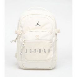Plecak sportowy Air Jordan Jam Blacktop Backpack 25L Pale Ivory LM9047-W5T. Białe plecaki męskie Jordan, bez wzorów, sportowe. Za 527.85 zł.