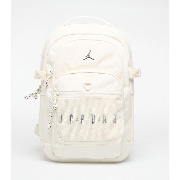 Plecak sportowy Air Jordan Jam Blacktop Backpack 25L Pale Ivory LM9047-W5T. Białe plecaki męskie Jordan, bez wzorów, sportowe. Za 527.85 zł.
