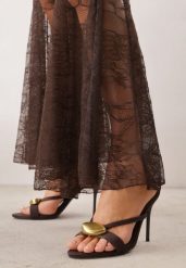 Ciemnobrązowe Eleganckie Klapki na Szpilce z Owalną Metaliczną Aplikacją Zelleva. Brązowe klapki damskie Born2be, z aplikacjami, z jeansu, eleganckie, bez obcasa, na obcasie, bez zapięcia. Za 99.99 zł.