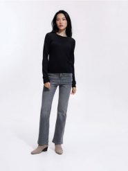 Jeansy flare z krótszą nogawką - szary. Szare jeansy damskie Reserved, bez wzorów, z bawełny, krótkie. Za 129.99 zł.