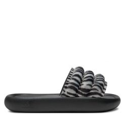 Klapki adidas. Białe klapki damskie Adidas, bez wzorów, bez obcasa, bez zapięcia. Za 219.99 zł.