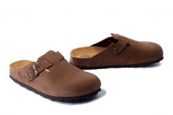 DR. BRINKMANN 600132-21 mittelbraun, klapki damskie. Brązowe klapki damskie Dr. Brinkmann, bez wzorów, ze skóry, bez obcasa, bez zapięcia. Za 284.90 zł.