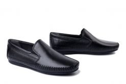 MANITU 630272-01 schwarz, półbuty męskie. Czarne półbuty męskie Manitu, bez wzorów, ze skóry, bez obcasa, bez zapięcia. Za 309.90 zł.