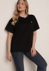 Czarny Bawełniany T-shirt z Serduszkiem i Ozdobnymi Łańcuszkami Jynorin. Czarne t-shirty damskie Born2be, uniwersalny, z aplikacjami, z bawełny, eleganckie, bez kołnierzyka, bez ramiączek. Za 69.99 zł.