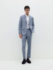 Spodnie garniturowe slim fit - niebieski. Niebieskie garnitury męskie Reserved, bez wzorów, z tkaniny. W wyprzedaży za 69.99 zł.