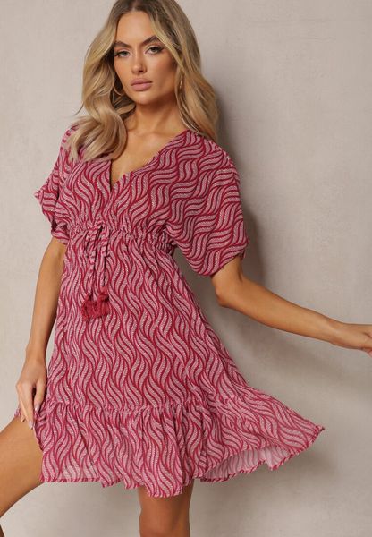 Czerwona Mini Sukienka z Falbanką o Fasonie Nietoperza z Trójkątnym Dekoltem i Troczkami Beinnase. Czerwone sukienki damskie Renee, na co dzień, na lato, l, bez wzorów, bez kołnierzyka, bez ramiączek, mini, proste. Za 99.99 zł.