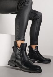 Czarne Asymetryczne Botki Zdobione Suwakiem i Wycięciami w Cholewce Balles. Czarne botki damskie Born2be, z aplikacjami, z jeansu, eleganckie, bez obcasa, na płaskiej podeszwie, bez zapięcia. Za 169.99 zł.