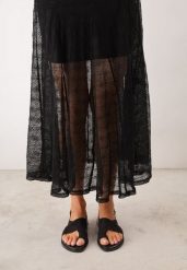 Czarne Sandały VICES ze Skrzyżowanymi Paskami i Paskiem na Duży Palec Phaisacia. Czarne sandały damskie Born2be, bez wzorów, z jeansu, bez obcasa, na płaskiej podeszwie, bez zapięcia. Za 79.99 zł.