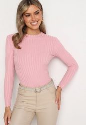 Różowy Prążkowany Sweter z Bawełną Mevin. Czerwone swetry nierozpinane damskie Born2be, bez wzorów, z bawełny, eleganckie, bez kołnierzyka, bez ramiączek. Za 39.99 zł.