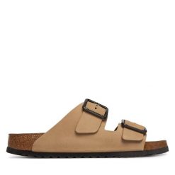 Klapki Birkenstock. Brązowe klapki męskie Birkenstock, bez wzorów, bez zapięcia. Za 599.99 zł.