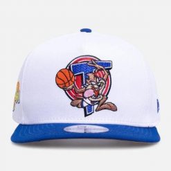 Czapka New Era 950 Tune Squad Taz Biała. Białe czapki męskie New Era, bez wzorów. Za 190.35 zł.