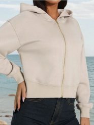 Rozpinana bluza z kapturem soft touch - kremowy. Białe bluzy damskie Sinsay, l, bez wzorów, z dzianiny, bez ramiączek, z kapturem. Za 42.99 zł.
