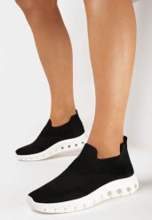 Czarne Buty Sportowe ze Skarpetkową Cholewką do Kostki Eirona. Czarne obuwie sportowe damskie Born2be, bez wzorów, bez zapięcia. Za 59.99 zł.