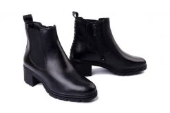 TAMARIS 1-25456-43 001 black, botki damskie. Czarne botki damskie Tamaris, bez wzorów, bez obcasa, na obcasie, bez zapięcia. Za 371.22 zł.