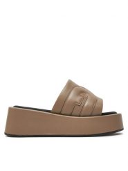 Furla Klapki YH85FPN BX2895 1257S Brązowy. Brązowe klapki damskie Furla, bez wzorów, ze skóry, bez obcasa, bez zapięcia. Za 1,129.00 zł.