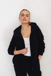 BLUZA NICOLE CZARNA M - Flawless. Czarne bluzy damskie Flawless, m, bez wzorów, z bawełny, bez ramiączek, z kapturem. Za 397.00 zł.