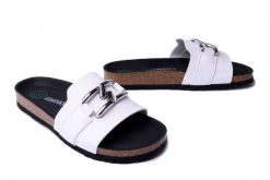 DR. BRINKMANN 700559-03 weiss, klapki damskie. Białe klapki damskie Dr. Brinkmann, na lato, bez wzorów, bez obcasa, bez zapięcia. Za 219.90 zł.