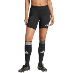 Spodenki bramkarskie damskie adidas Squadra 25 Padded. Czarne szorty damskie Adidas, bez wzorów, z elastanu, sportowe. Za 121.99 zł.