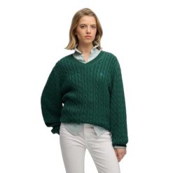 Damski oversize sweter z dekoltem w kształcie V Superdry. Zielone swetry nierozpinane damskie Superdry, na zimę, bez wzorów, eleganckie, bez kołnierzyka, bez ramiączek. Za 288.40 zł.