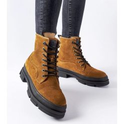 Brązowe skórzane workery Big Star KK274524. Brązowe botki damskie na zimę, bez wzorów, z gumy, eleganckie, z okrągłym noskiem, za kostkę, bez obcasa, bez zapięcia. Za 418.22 zł.