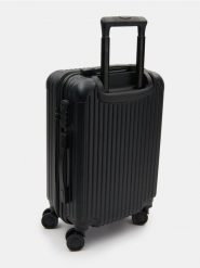 Twarda walizka podróżna na kółkach - czarny. Czarne walizki męskie Sinsay, bez wzorów, małe. Za 129.99 zł.