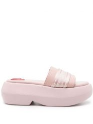 LOVE MOSCHINO Klapki JA28107I0IIX760A Różowy. Czerwone klapki damskie Love Moschino, bez wzorów, ze skóry, bez obcasa, bez zapięcia. Za 869.99 zł.