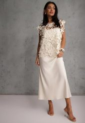 Jasnobeżowa Bawełniano-Wiskozowa Sukienka Slip Dress z Ozdobną Narzutką Sagossia. Brązowe sukienki damskie Renee, l, z aplikacjami, z bawełny, bez kołnierzyka, bez ramiączek, maxi. Za 249.99 zł.