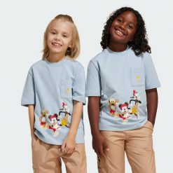 Koszulka Adidas Disney Mickey Mouse. Niebieskie bluzki damskie Adidas, bez wzorów, sportowe, bez kołnierzyka, bez ramiączek. W wyprzedaży za 119.05 zł.