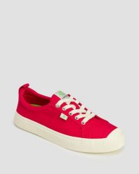 Tenisówki Cariuma OCA Low Red Canvas. Czerwone trampki i tenisówki damskie CARIUMA, bez wzorów, z gumy, bez zapięcia. Za 215.25 zł.