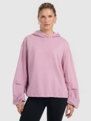 4F Bluza dresowa nierozpinana z kapturem damska - różowa L. Czerwone bluzy damskie 4F, l, bez wzorów, z dresówki, bez ramiączek, z kapturem. W wyprzedaży za 149.99 zł.