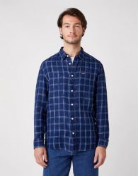 KOSZULA MĘSKA WRANGLER LS 1PKT SHIRT LIMOGES BLUE W5A11KX50 112129952. Niebieskie koszule męskie Wrangler, m, bez wzorów, bez kołnierzyka, bez ramiączek. Za 129.99 zł.