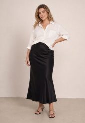 Czarna Satynowa Spódnica o Rozkloszowanym Kroju Dapsper. Czarne spódnice damskie Born2be, na co dzień, xl, bez wzorów, z satyny, eleganckie, maxi, dopasowane. Za 139.99 zł.