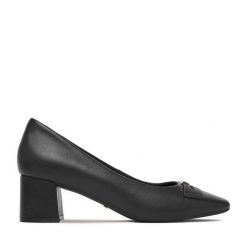 Czółenka MEXX. Czarne czółenka damskie Mexx, bez wzorów, bez obcasa, bez zapięcia. Za 369.99 zł.