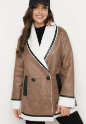 Ciemnobrązowa Kurtka Biker o Kroju Marynarki Ocieplona Futerkiem Typu Baranek Saliria. Brązowe kurtki damskie Born2be, l, bez wzorów, z jeansu, bez kaptura. Za 309.99 zł.