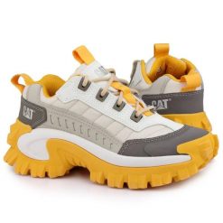 Buty sportowe do chodzenia Cat INTRUDER. Białe obuwie sportowe damskie CATERPILLAR, bez wzorów, bez zapięcia, trekkingowe. W wyprzedaży za 349.00 zł.