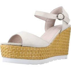 Sandały LUMBERJACK SW57906 003 Biały. Białe sandały damskie Lumberjack, bez wzorów, ze skóry, bez obcasa, bez zapięcia. Za 163.99 zł.