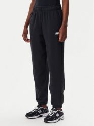 New Balance Spodnie dresowe Essentials WP41500 Czarny Relaxed Fit. Czarne spodnie dresowe damskie New Balance, bez wzorów, z bawełny. Za 249.99 zł.