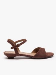 Brązowe sandały ze sprzączką. Brązowe sandały damskie Ryłko, bez wzorów, z gumy, z okrągłym noskiem, bez obcasa, na obcasie, bez zapięcia. Za 379.99 zł.