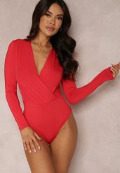 Czerwone Body Omphano. Czerwone body Renee, bez wzorów, z dzianiny. Za 59.99 zł.