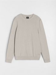 Bawełniany sweter basic - kremowy. Białe swetry męskie Sinsay, l, bez wzorów, z bawełny, bez kołnierzyka, bez ramiączek. Za 39.99 zł.