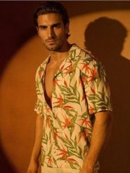 Wiskozowa koszula z motywem roślinnym - błękitny. Niebieskie koszule męskie Sinsay, l, bez wzorów, z wiskozy, bez kołnierzyka, bez ramiączek. Za 39.99 zł.