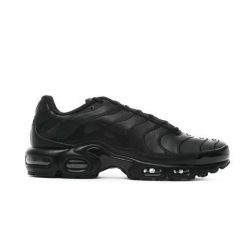 Buty do chodzenia męskie Nike Air Max Plus. Czarne buty sportowe męskie Nike, bez wzorów, z materiału, bez zapięcia, trekkingowe, nike air max. W wyprzedaży za 729.00 zł.