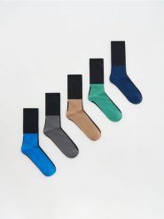 5 pack skarpet - zielony. Zielone skarpety męskie Reserved, bez wzorów. W wyprzedaży za 35.99 zł.
