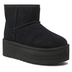 Śniegowce Ugg. Czarne śniegowce damskie UGG, bez zapięcia. Za 849.99 zł.