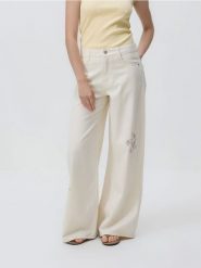 Jeansy wide leg - złamana biel. Jeansy damskie Reserved, bez wzorów, z bawełny. Za 159.99 zł.