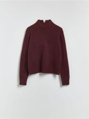 Wełniany sweter z dodatkiem kaszmiru - mahoniowy. Brązowe swetry nierozpinane damskie Reserved, l, bez wzorów, z dzianiny, bez kołnierzyka, bez ramiączek. Za 399.99 zł.