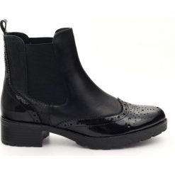 Czarne Caprice botki sztyblety buty damskie 25405. Czarne botki damskie Caprice, na jesień, bez wzorów, z lakierowanej skóry, eleganckie, bez obcasa, na obcasie, bez zapięcia. W wyprzedaży za 379.00 zł.
