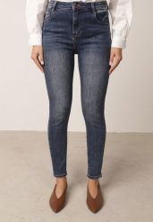 Niebieskie Jeansy Bawełniane Dopasowane Skinny z Wysokim Stanem Enolia. Niebieskie jeansy damskie Born2be, bez wzorów, z bawełny, casualowe, z podwyższonym stanem. Za 129.99 zł.